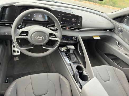 New 2026 Hyundai Elantra SEL Sport FWD image 22