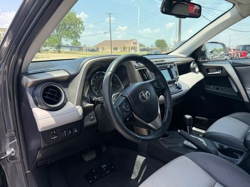 Used 2015 Toyota RAV4 Limited w/ Technology Package FWD image 9