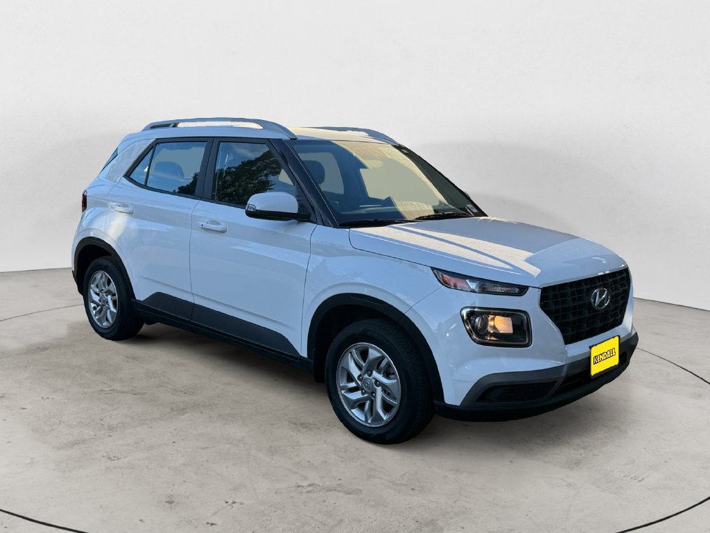 Used 2023 Hyundai Venue FWD image 3