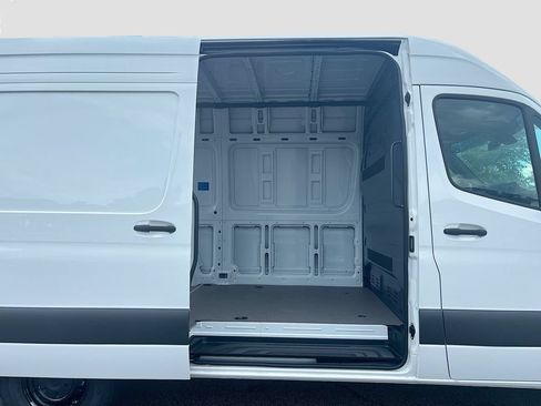 New 2025 Mercedes-Benz Sprinter 2500 image 18