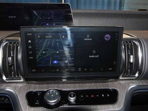 Used 2025 Ford Expedition Platinum w/ Platinum Ultimate Package image 16