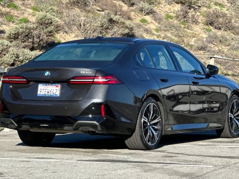 Used 2025 BMW 530i w/ M Sport Package image 2