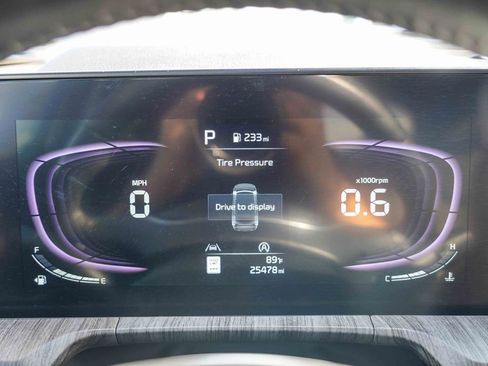 Used 2024 Kia Telluride EX w/ EX Captain's Chair Package image 27