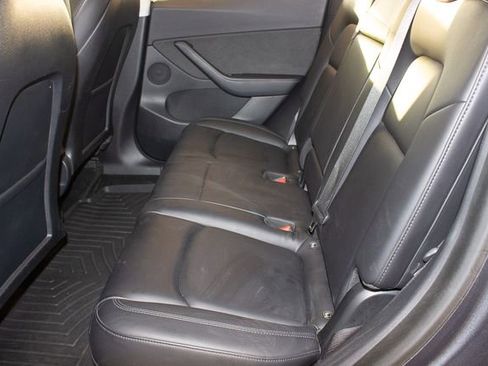 Used 2021 Tesla Model Y Long Range image 16