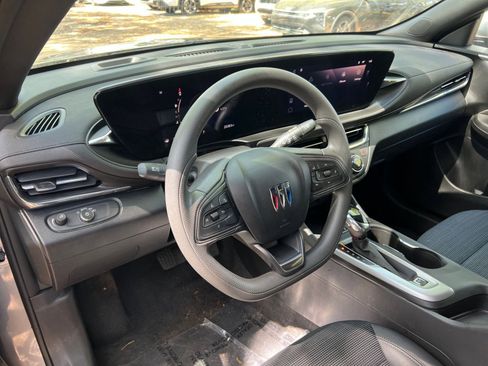 Used 2025 Buick Envista Preferred image 31