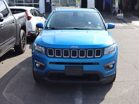Used 2018 Jeep Compass Latitude w/ Popular Equipment Group AWD/4WD image 3