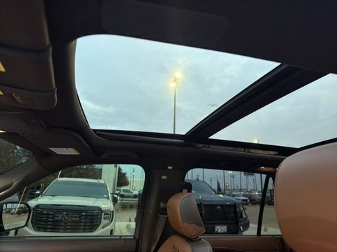 Used 2022 Ford Expedition King Ranch image 9