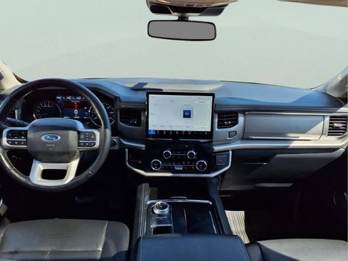 Used 2022 Ford Expedition XLT image 14