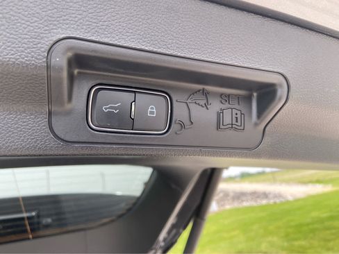 Used 2023 Ford Explorer XLT w/ Equipment Group 202A AWD/4WD image 11