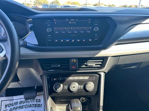 Used 2024 Volkswagen Taos SE image 16