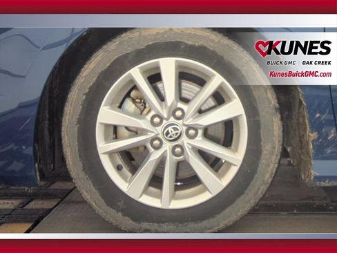 Used 2025 Toyota Camry SE image 9