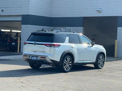 Used 2025 Nissan Pathfinder Platinum image 4