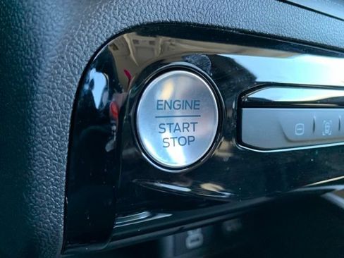 Used 2025 Ford Escape SE FWD image 21