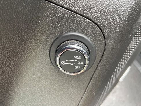 Used 2017 GMC Acadia SLE FWD image 16