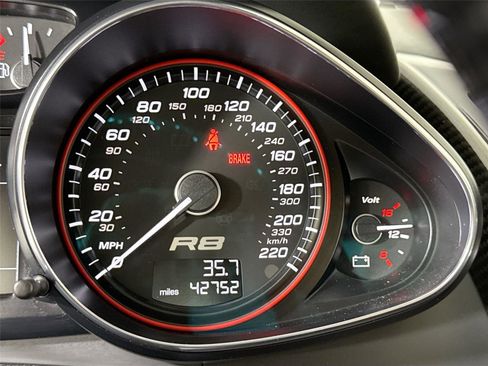 Used 2011 Audi R8 V10 image 15
