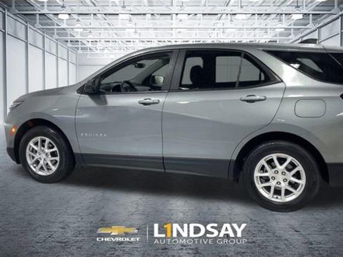 Used 2023 Chevrolet Equinox LS w/ LS Convenience Package image 2