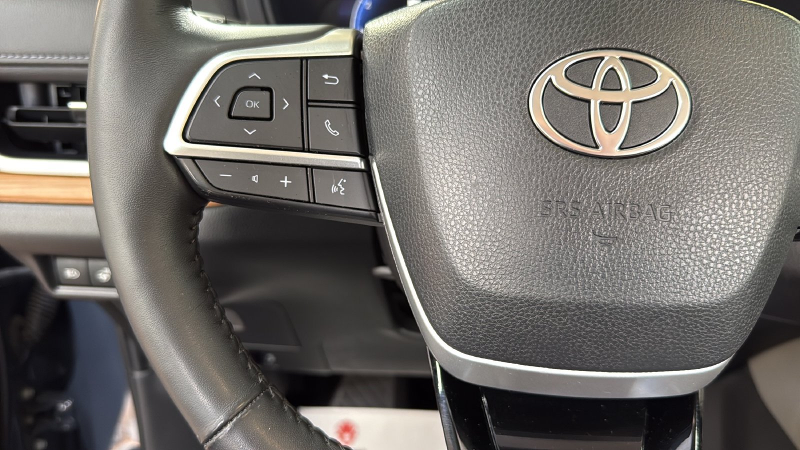 Used 2025 Toyota Grand Highlander AWD image 16