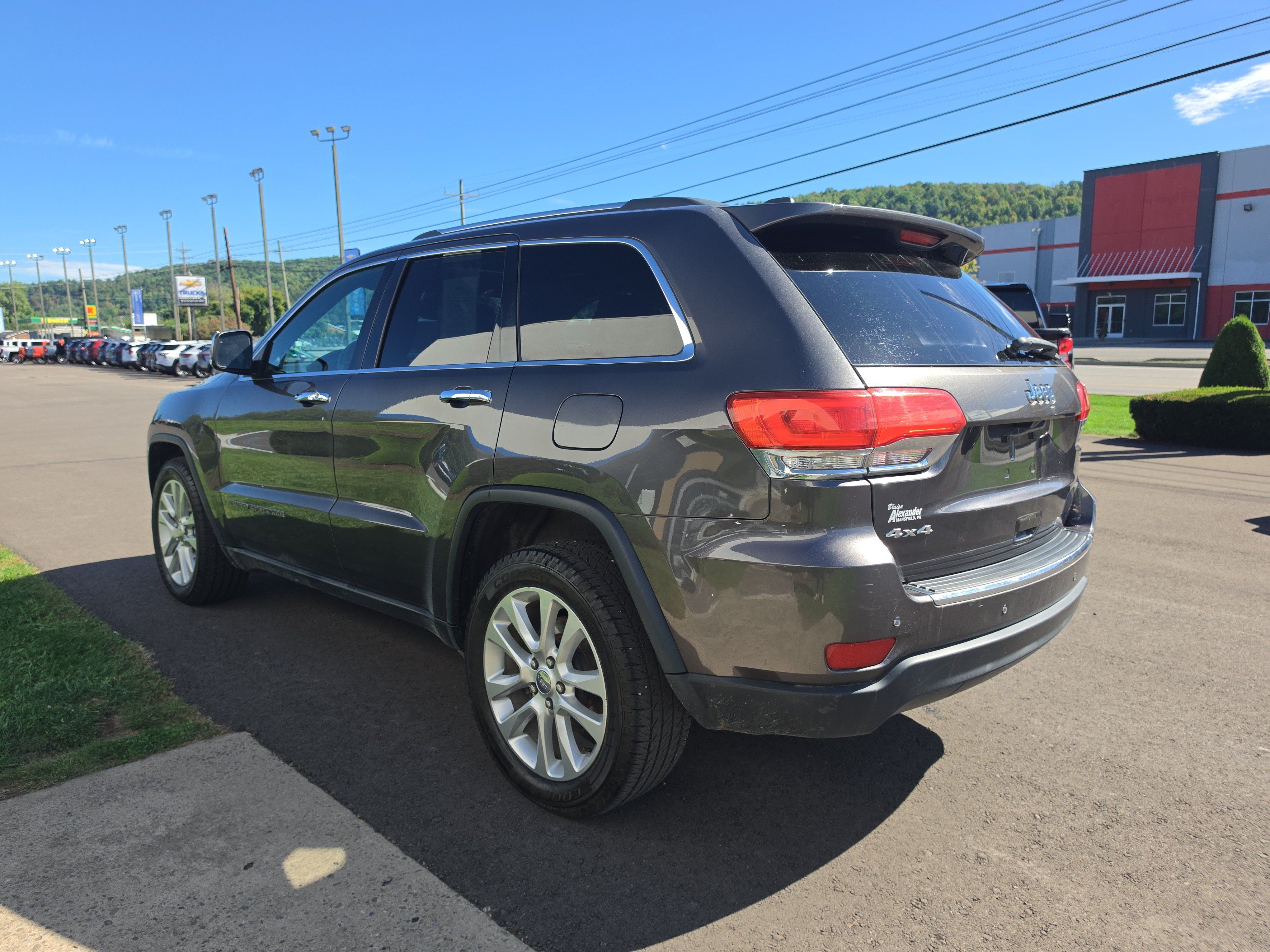 Used 2017 Jeep Grand Cherokee Limited AWD/4WD image 6