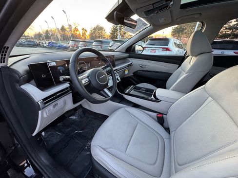 Used 2025 Hyundai Tucson Limited image 16