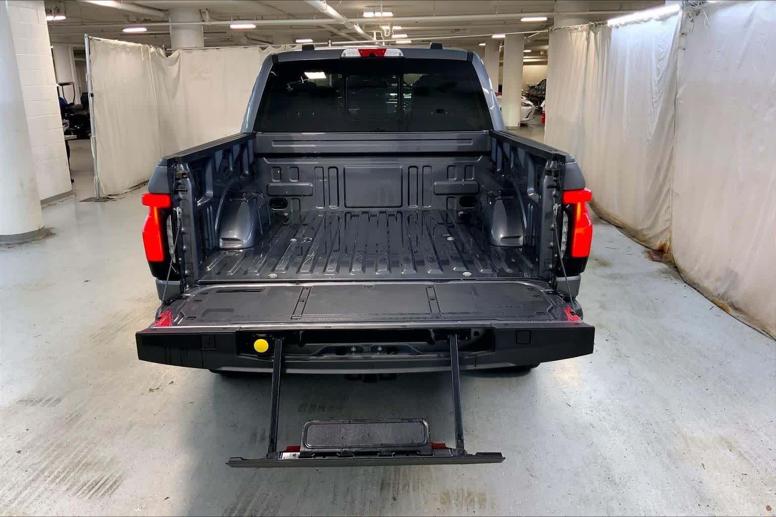 Used 2024 Ford F150 Lightning Lariat AWD/4WD image 33