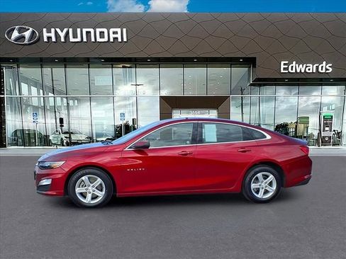 Used 2024 Chevrolet Malibu LT image 3