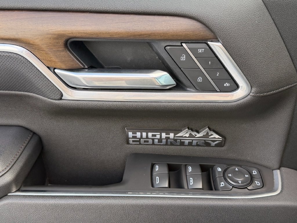 Used 2025 Chevrolet Silverado 1500 High Country RWD image 31