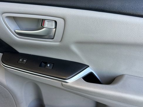 Used 2016 Toyota Camry SE image 20