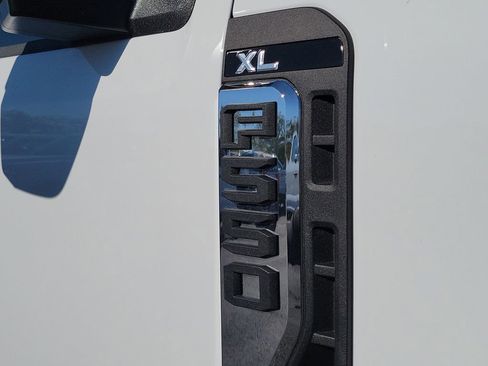 New 2026 Ford F550 4x4 Crew Cab image 6
