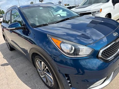 Used 2017 Kia Niro Touring FWD image 2