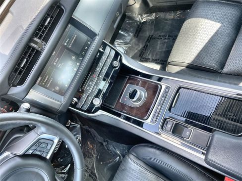 Used 2020 Jaguar XF Prestige image 16