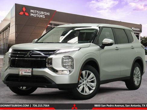 New 2026 Mitsubishi Outlander ES FWD image 1