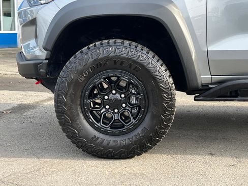 Used 2025 Chevrolet Colorado ZR2 w/ ZR2 Bison Edition image 11