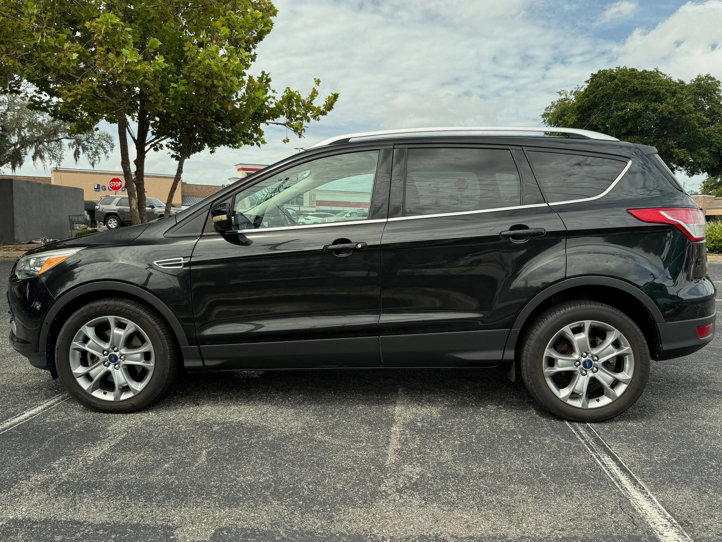 Used 2014 Ford Escape Titanium w/ Equipment Group 401A FWD image 8
