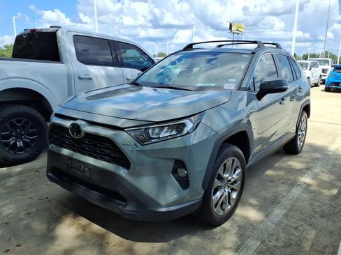 Used 2021 Toyota RAV4 XLE Premium FWD image 4