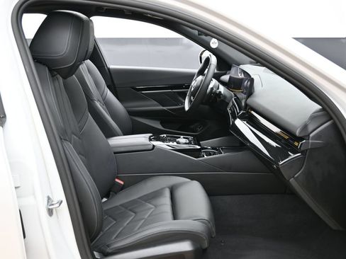 Used 2025 BMW 530i RWD image 38