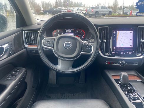 Used 2022 Volvo S60 B5 Momentum w/ Advanced Package image 8