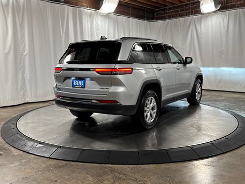 Used 2022 Jeep Grand Cherokee Limited AWD/4WD image 8