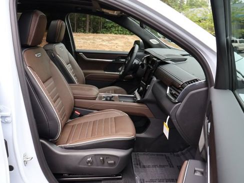 New 2026 GMC Acadia Denali Ultimate w/ LPO, Floor Liner Package AWD/4WD image 28