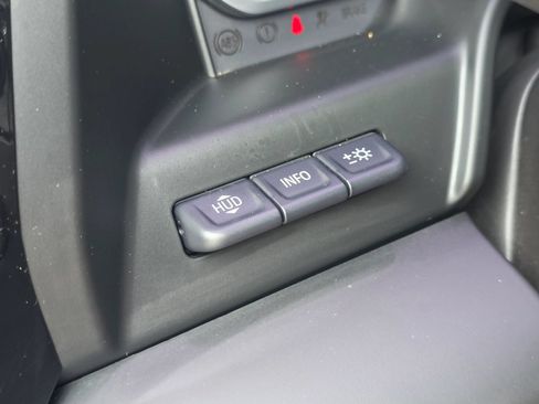 Used 2022 GMC Sierra 1500 AT4 w/ Technology Package AWD/4WD image 15