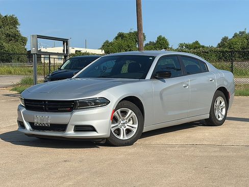 Used 2023 Dodge Charger SXT image 2