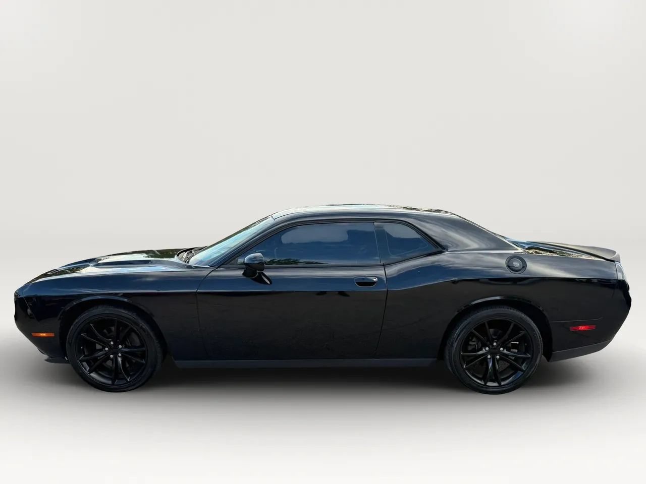 Used 2016 Dodge Challenger SXT Plus RWD image 6