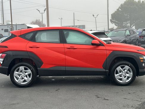 New 2026 Hyundai Kona SE image 3