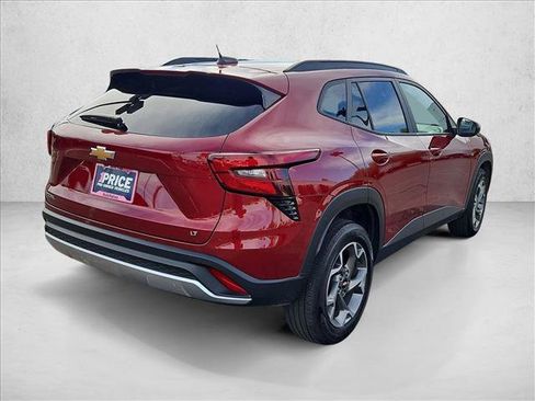 Used 2025 Chevrolet Trax LT FWD image 5