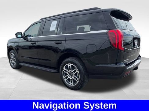 Used 2025 Ford Expedition Active AWD/4WD image 3