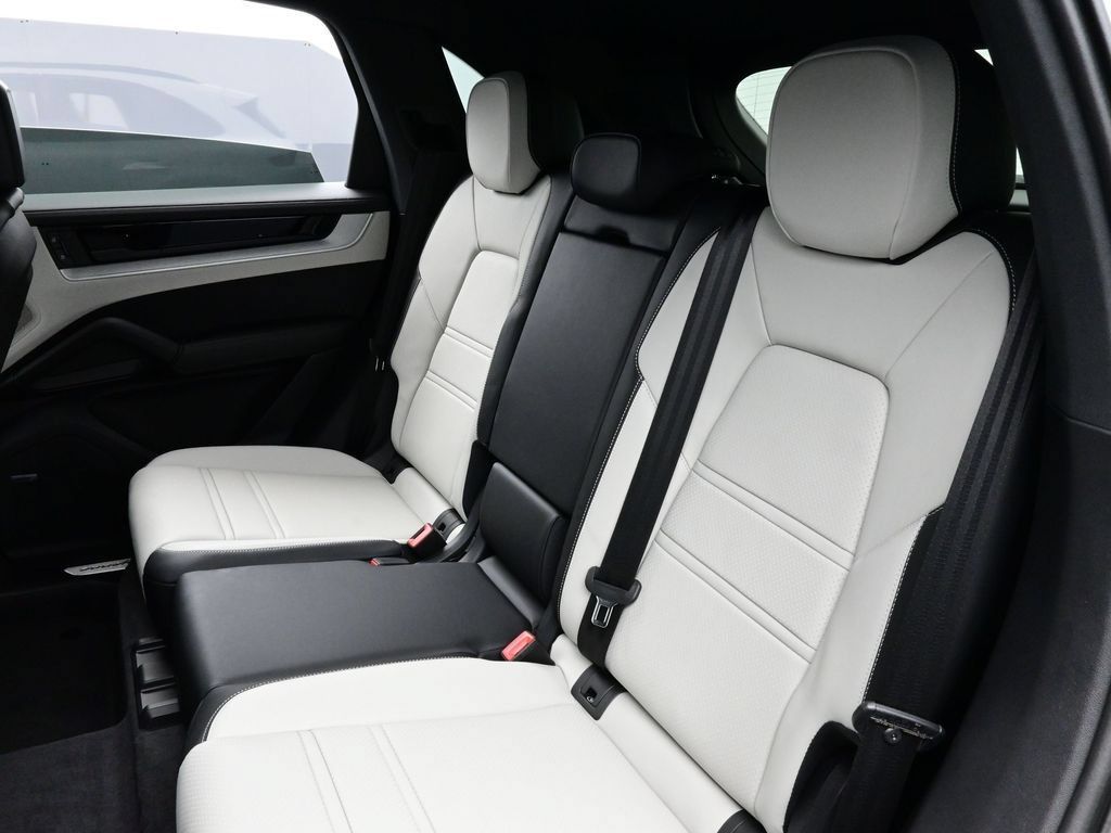 Certified 2025 Porsche Cayenne E-Hybrid AWD/4WD image 14