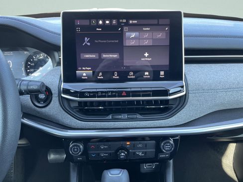 Used 2023 Jeep Compass Sport image 27