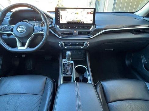 Used 2024 Nissan Altima 2.5 SR w/ SR Premium Package FWD image 14
