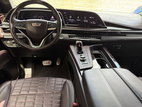 Used 2024 Cadillac Escalade Premium Luxury Platinum w/ Heavy-Duty Trailer Package image 25