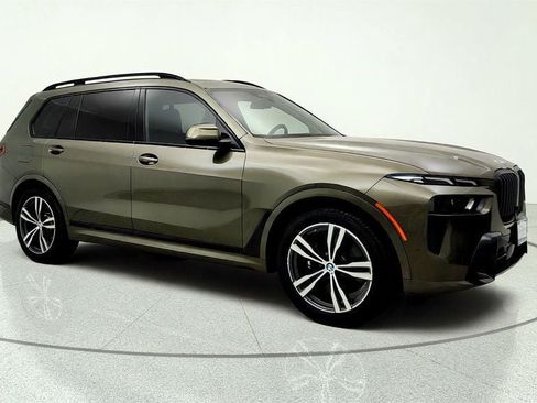 Used 2024 BMW X7 xDrive40i w/ M Sport Package AWD/4WD image 3
