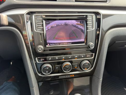 Used 2018 Volkswagen Passat GT FWD image 13